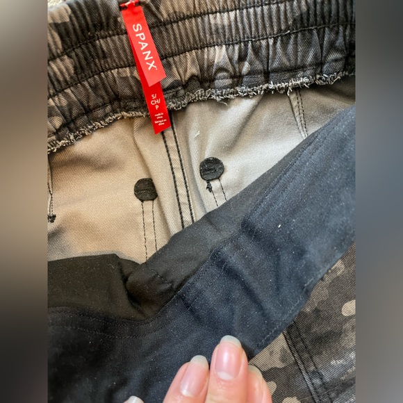 Spanx Black and Gray Camo Jogger zipper Ankle Elastic Waist Band Pants S - Picture 6 of 7